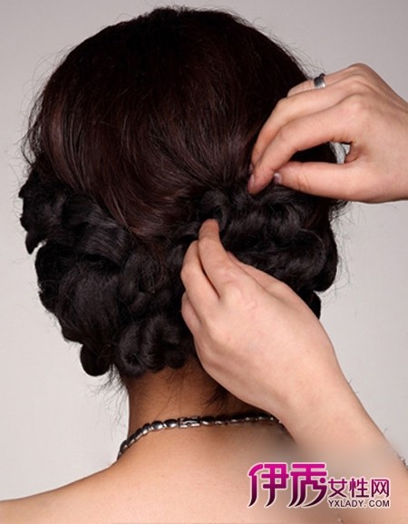 <em>韩式新娘发型教程 图解</em>编发盘发过程_天涯博客